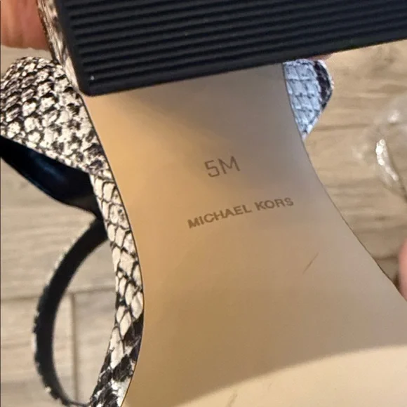 Michael Kors Snake-Print Ankle Strap Block Heel Sandals Sz 5 RIGHT SHOE ONLY - Picture 7 of 7